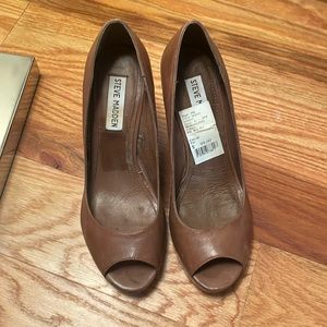 Vintage Steve Madden peep toe wedge